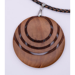 Schmuckanhänger aus Holz